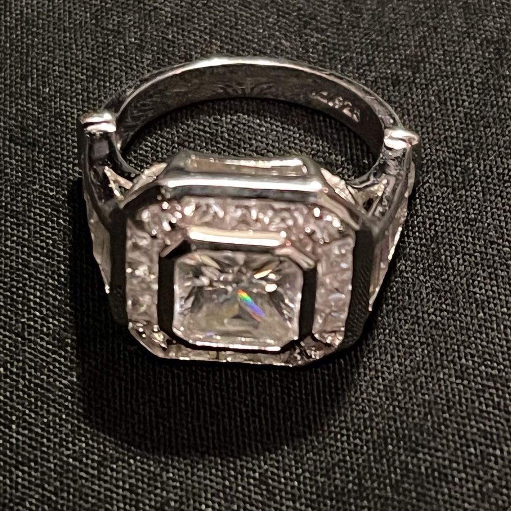 Sterling silver and CZ ring - Picture 3 of 8